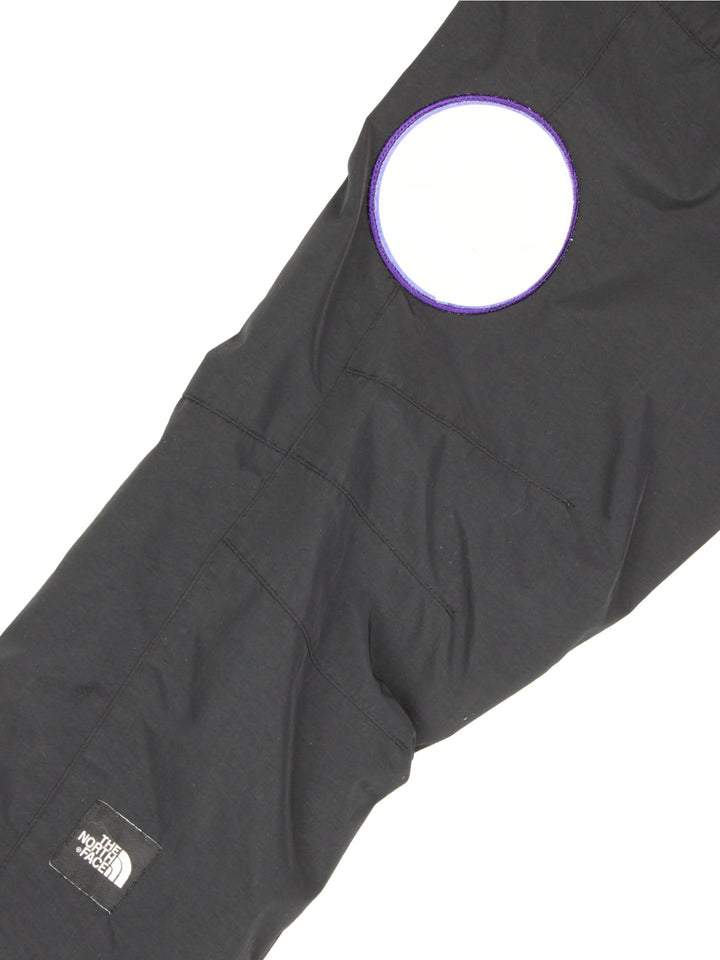 Supreme x The North Face Trans Antarctica expedition pullover jackets, features decorative patches featuring the US flag