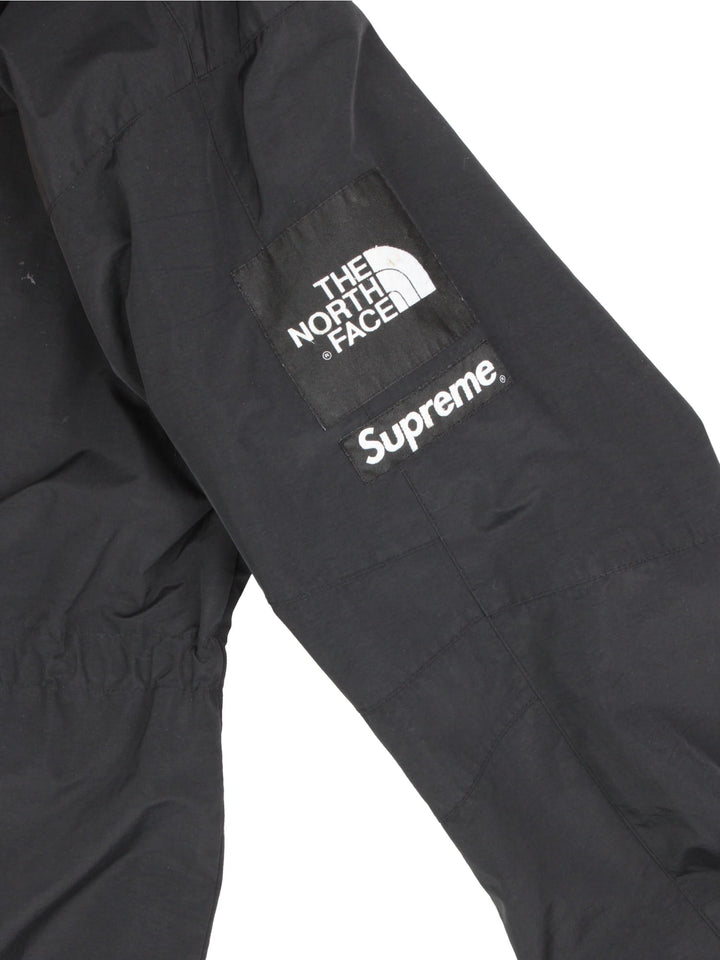 Supreme x The North Face Trans Antarctica expedition pullover jackets, features decorative patches featuring the US flag