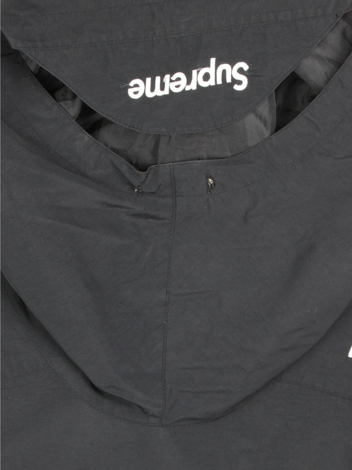 Supreme x The North Face Trans Antarctica expedition pullover jackets, features decorative patches featuring the US flag