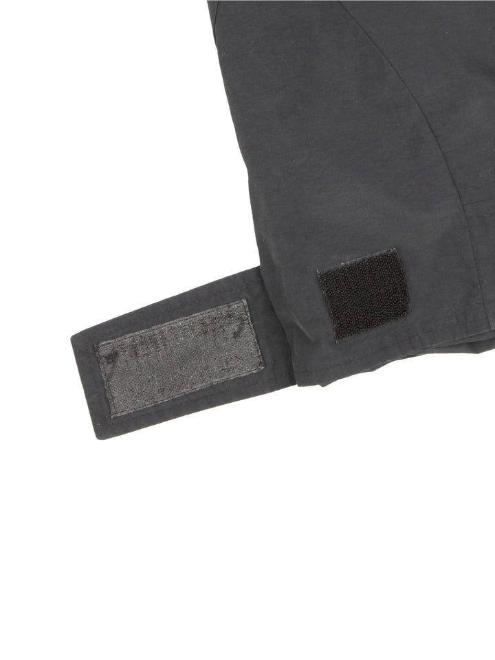 Supreme x The North Face Trans Antarctica expedition pullover jackets, features decorative patches featuring the US flag