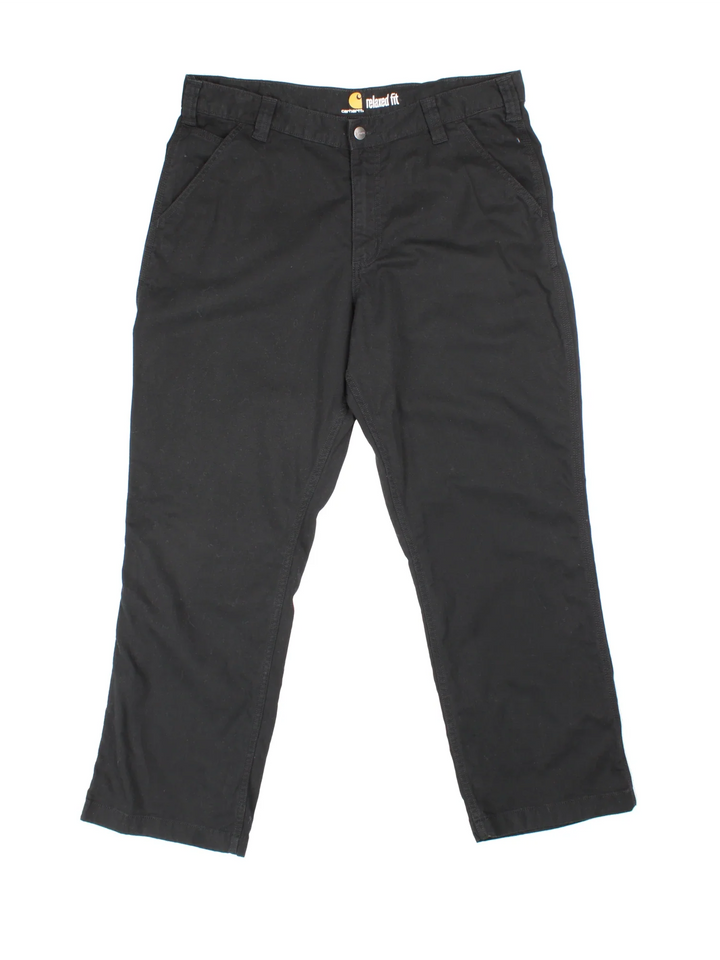 Carhartt Trousers in black colourway with multiple pockets and the logo embroidered on the back.