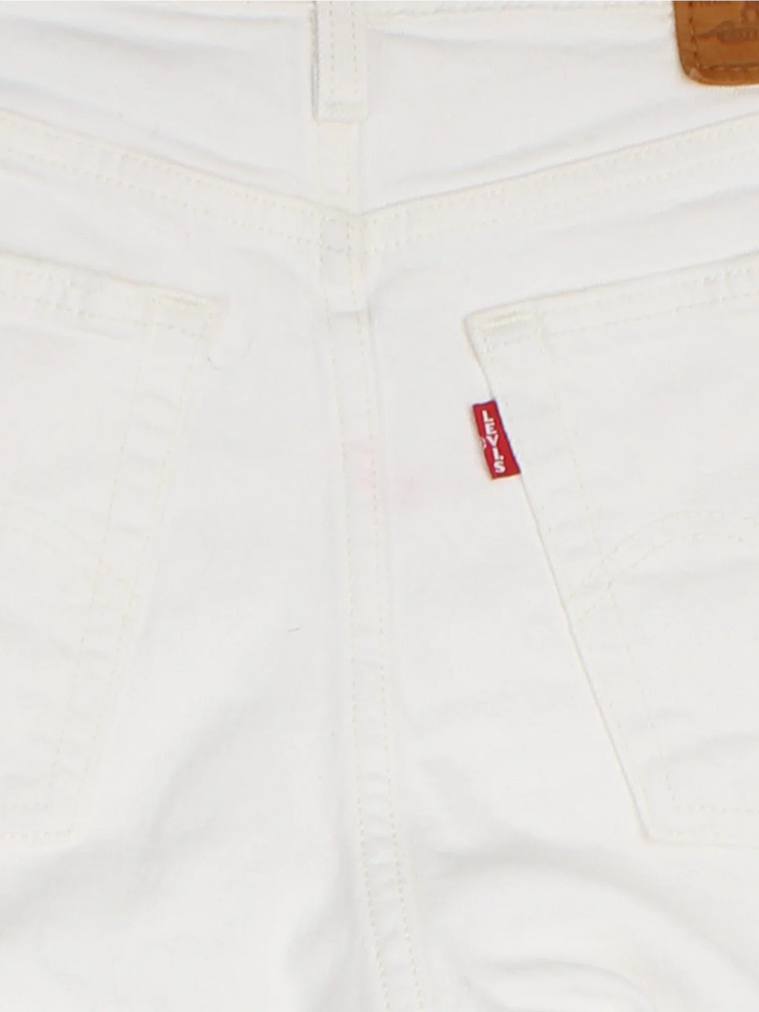 Levi Strauss Denim Shorts in white colourway with multiple pockets and the logo embroidered on the back.