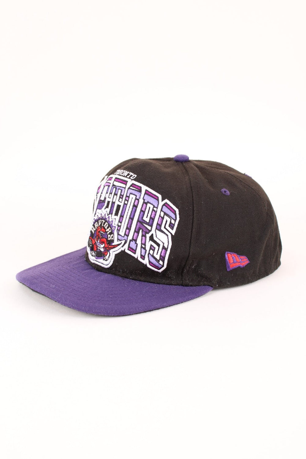 NBA Toronto Raptors New Era Snapback in a black and purple colourway with the logo embroidered on the front/back, and has adjustable snapback.