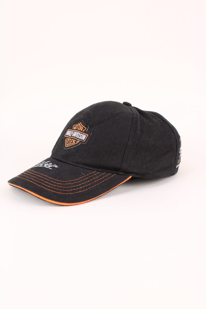 Harley-Davidson Cap in a black colourway with the logo embroidered on the front/back, and has adjustable strap at the back.