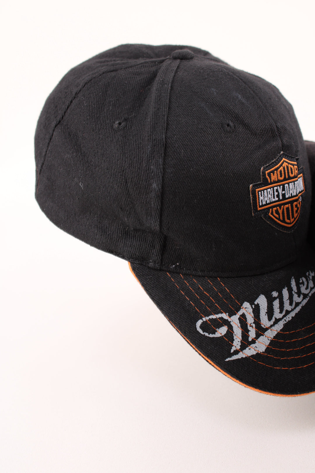 Harley-Davidson Cap in a black colourway with the logo embroidered on the front/back, and has adjustable strap at the back.