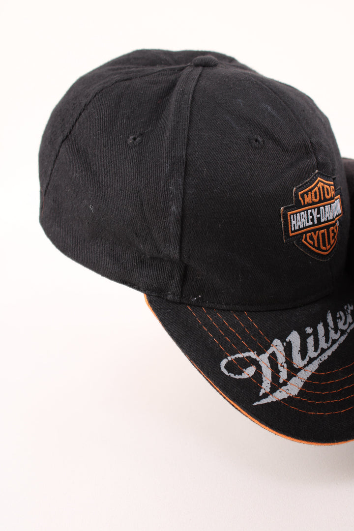 Harley-Davidson Cap in a black colourway with the logo embroidered on the front/back, and has adjustable strap at the back.