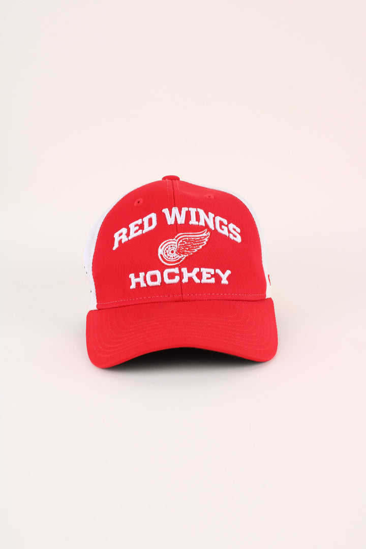 Detroit Red Wings NHL Cap in a red and white colourway with the logo embroidered on the front/back, and has a spandex stretch lining.