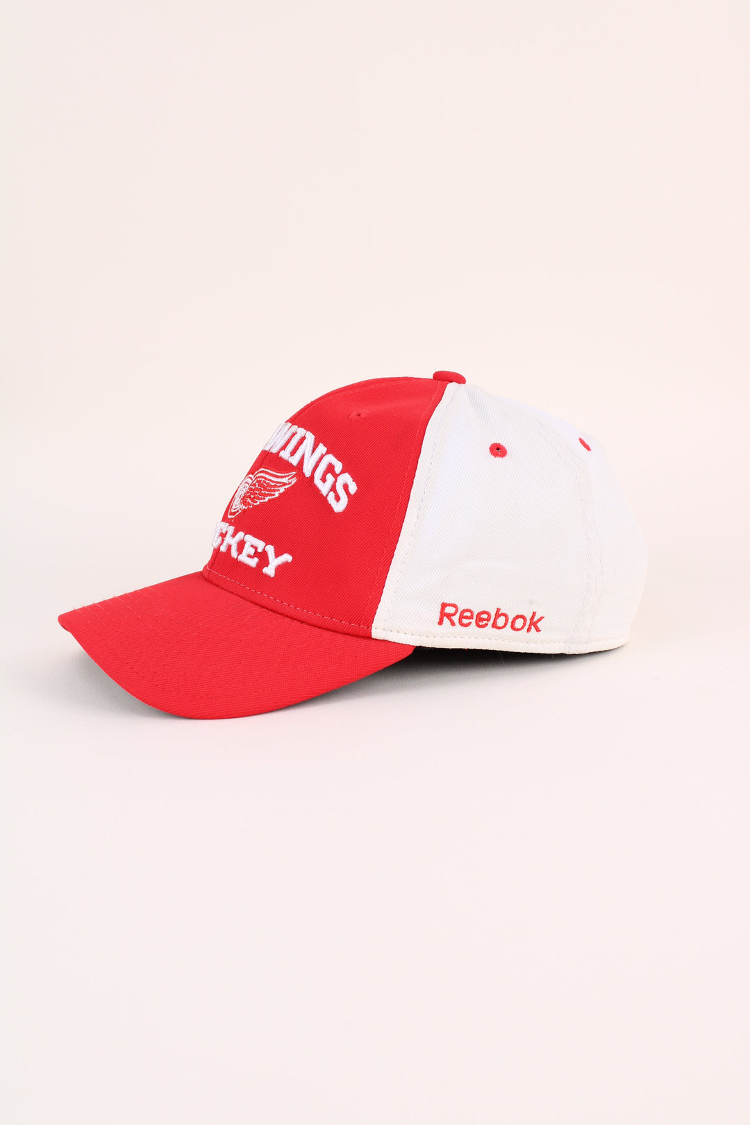 Detroit Red Wings NHL Cap in a red and white colourway with the logo embroidered on the front/back, and has a spandex stretch lining.