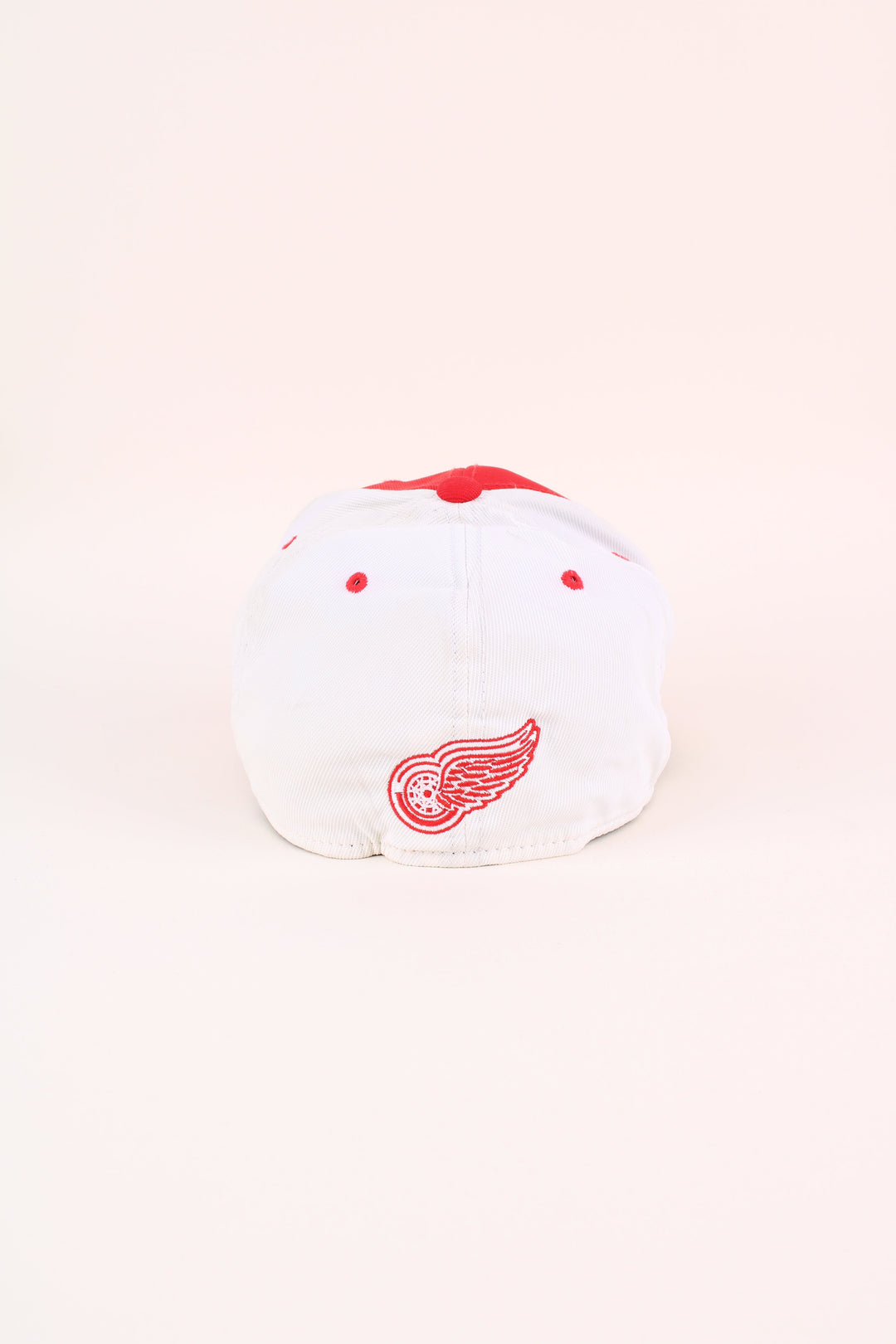 Detroit Red Wings NHL Cap in a red and white colourway with the logo embroidered on the front/back, and has a spandex stretch lining.