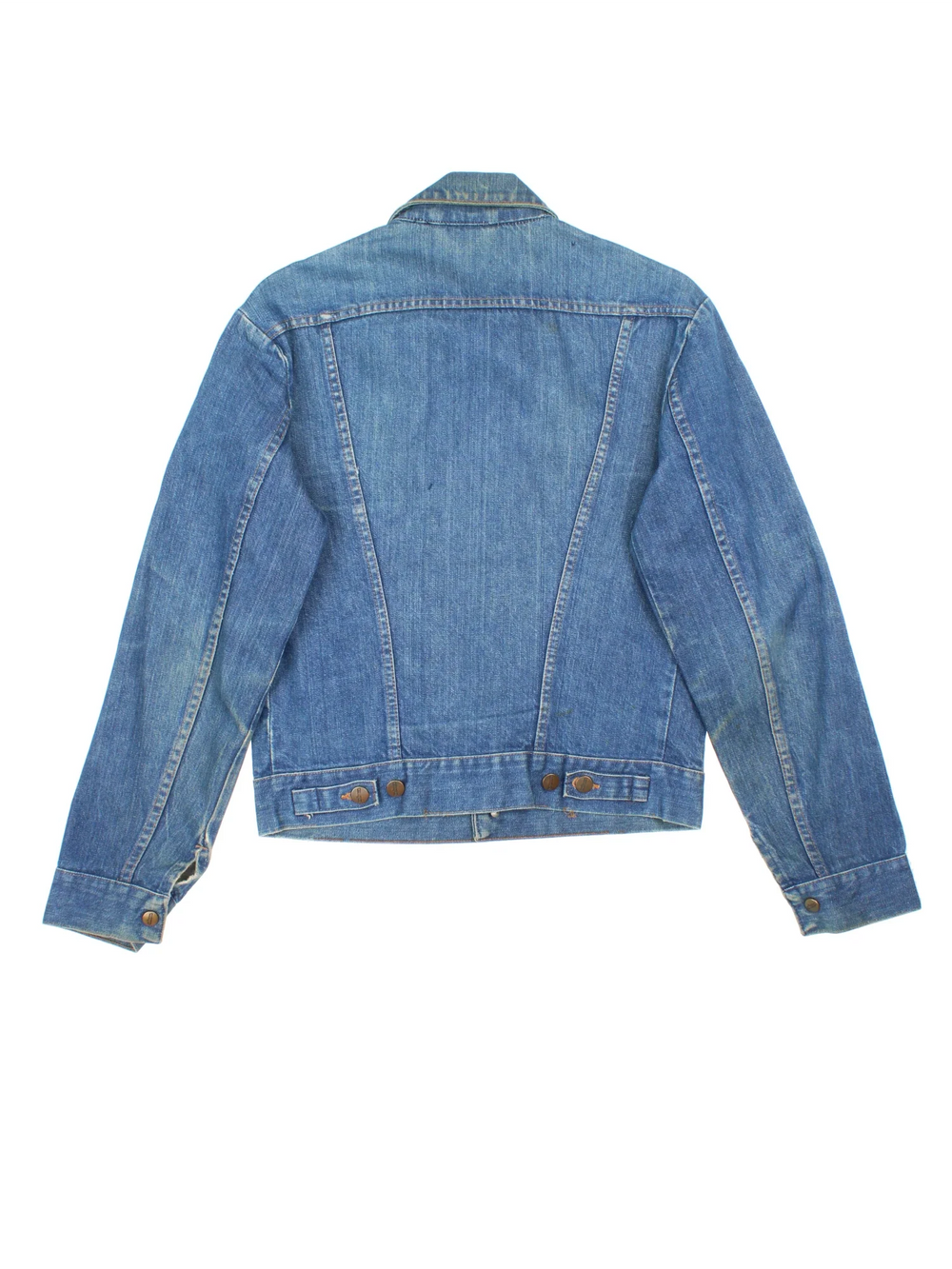 Vintage Wrangler Denim Jacket in a blue colourway. Buttons up and has multiple pockets, and the logo tab embroidered on the front.