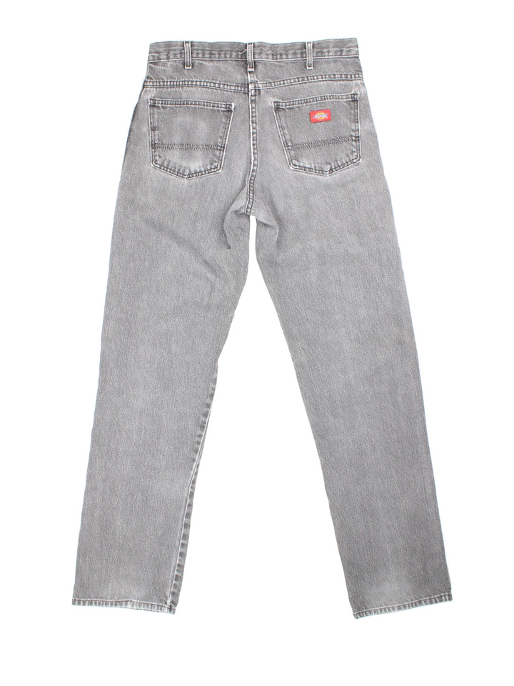 Dickies Jeans in grey colourway with multiple pockets and the logo embroidered on the back.