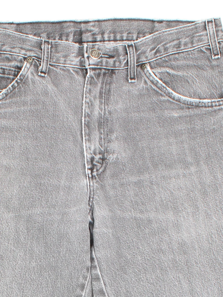 Dickies Jeans in grey colourway with multiple pockets and the logo embroidered on the back.