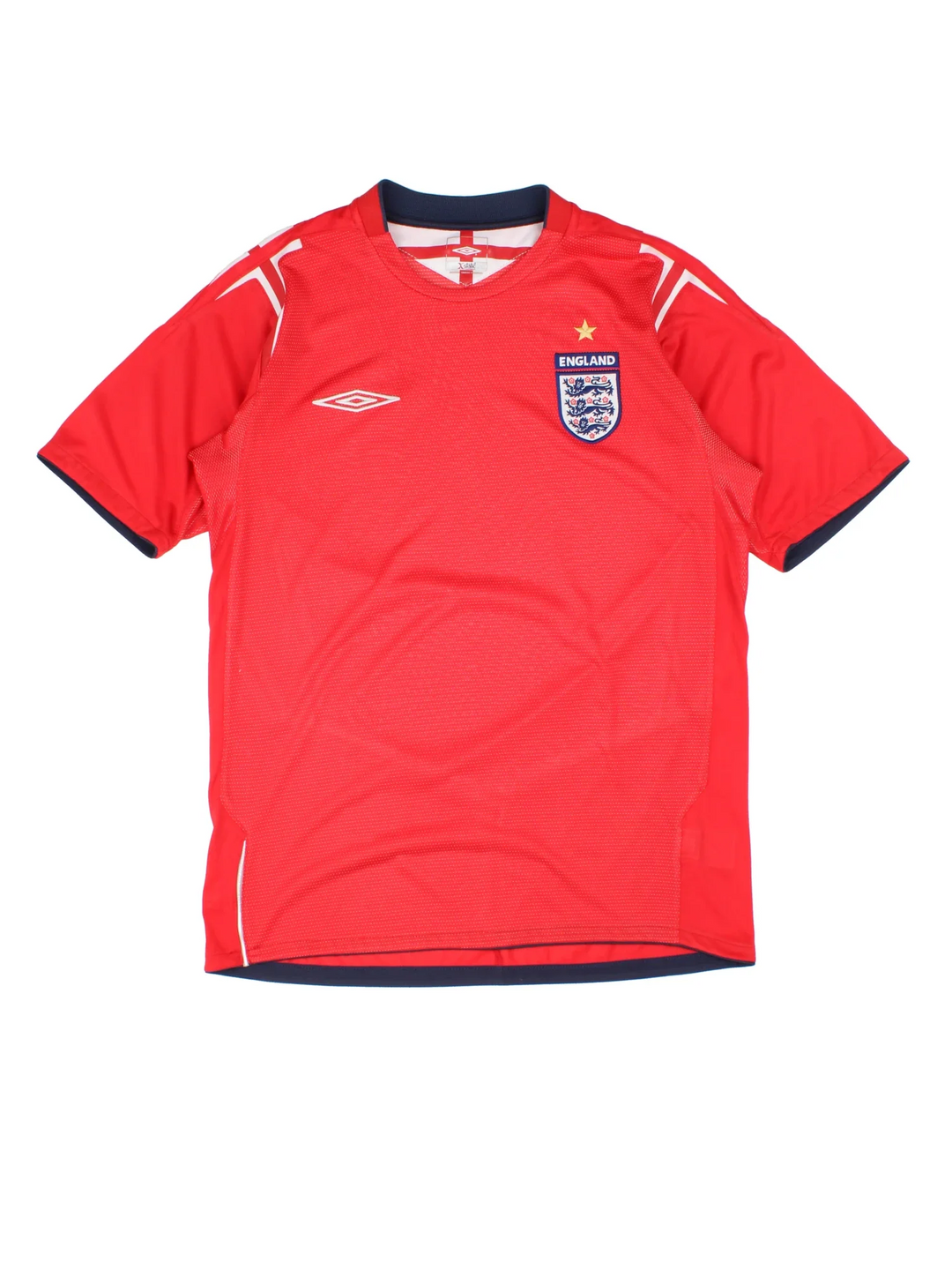2004/06 England Umbro Football Shirt in the red away kit colourway, features embroidered logos and badge on the front and flag detailing on the shoulders.