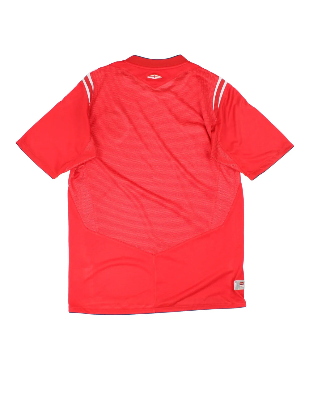 2004/06 England Umbro Football Shirt in the red away kit colourway, features embroidered logos and badge on the front and flag detailing on the shoulders.