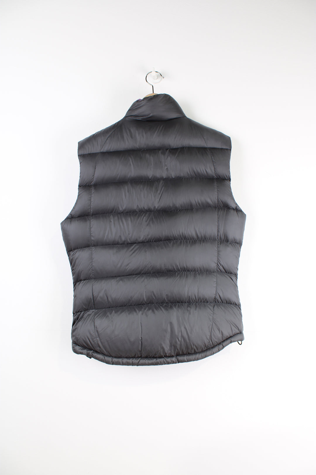 Vintage Rab silver/grey zip through puffer gilet, features signature logo on the chest and zip up pockets