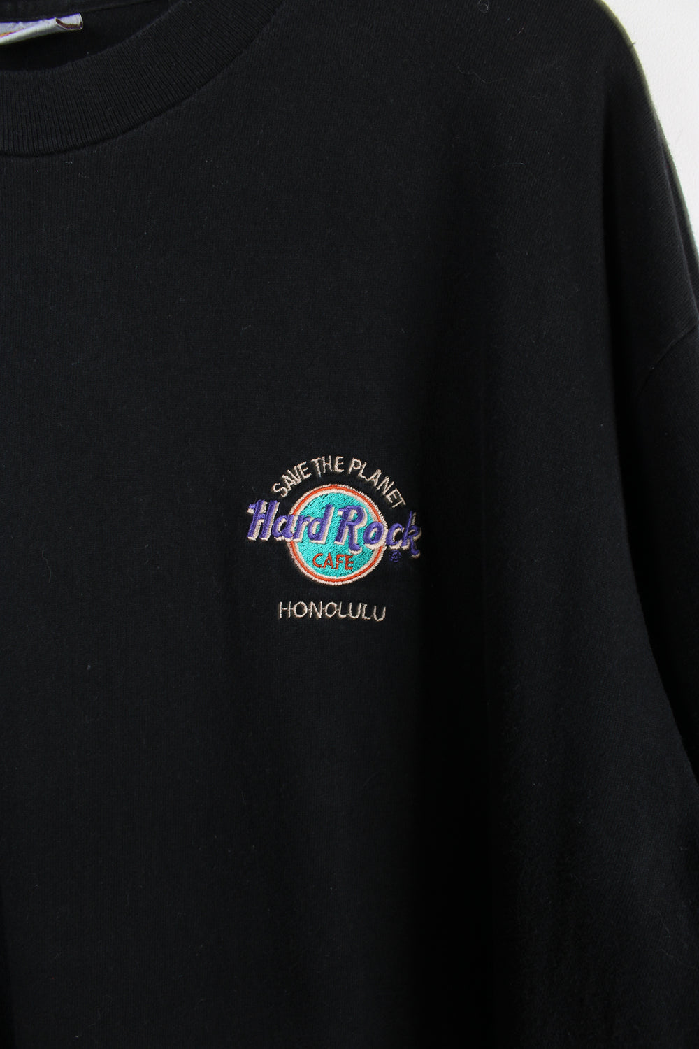 Vintage Hard Rock Cafe Honolulu single stitch t-shirt. Features embroidered logo on the front.  good condition  Size in Label:   Mens XL