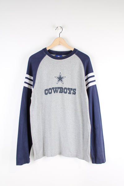 Vintage Dallas Cowboys baseball style t-shirt in grey and navy blue. Features printed team logo on the front. Made by Reebok for NFL.  good condition - some light bobbling on the white sections on the arms (see photos)  Size in Label:    No Size Label - Measures like a Mens S