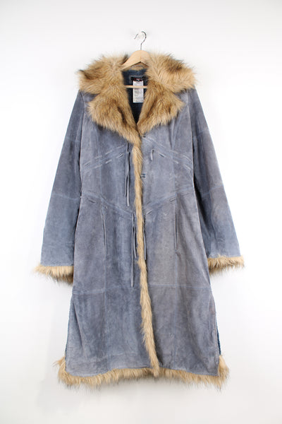 Vintage Y2K Morgan De Toi afghan coat. Made from a powder blue pig suede with a faux fur trim and shearling lining. Closes with buttons.  fair condition - one of the decorative suede pieces on the front has come loose and it has marks on the suede throughout (see photos)  Size on Label:   T-3 - Measures like a Womens L