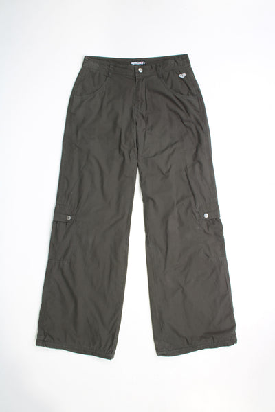 Y2K Roxy mid rise, dark khaki green (almost black), wide leg cargo trousers. Features silver embroidered Roxy logo on the back.  good condition - faint mark on the front (see photos)  Size in Label:  16 - Measures more like a Womens M  Our Measurements: