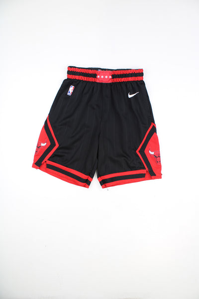 Nike Chicago Bulls, NBA Basketball Shorts in a black and red team colourway, adjustable waist, pockets, and has the logos printed on the front.