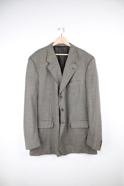 Vintage Burberry wool blazer in grey dogtooth tweed pattern. Closes with three buttons down the front.  good condition   Size on Label:  No Size - please see measurements below, Measures like a Mens XL