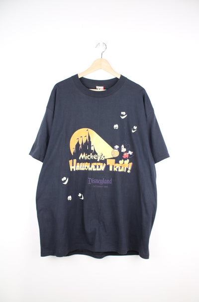 Rare vintage 1995 'Mickey's Halloween Treat' t-shirt made exclusively for the Disney parks, features printed graphic on the front 