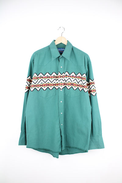 Vintage Wrangler western shirt in green, features dagger collar, pearl snap buttons and yoke 