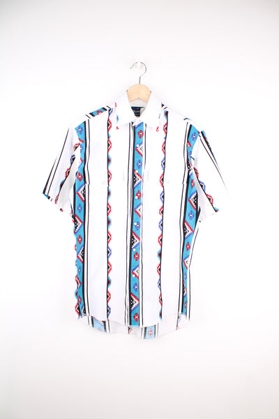 xVintage Wrangler short sleeved shirt in white features all over western style print, pearl snap buttons and yoke on the front and back