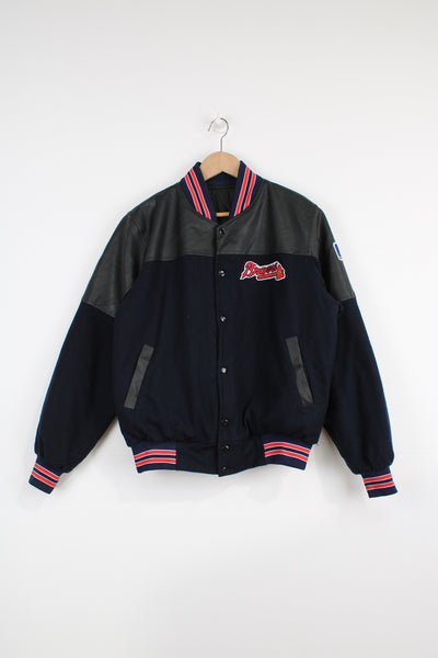 Vintage MLB Atlanta Braves navy blue wool varsity jacket with pleather detail on the shoulders. Features embroidered Atlanta Braves logo across the chest and back. . Good Condition some light marks Size in Label: No Size label - Mens S 