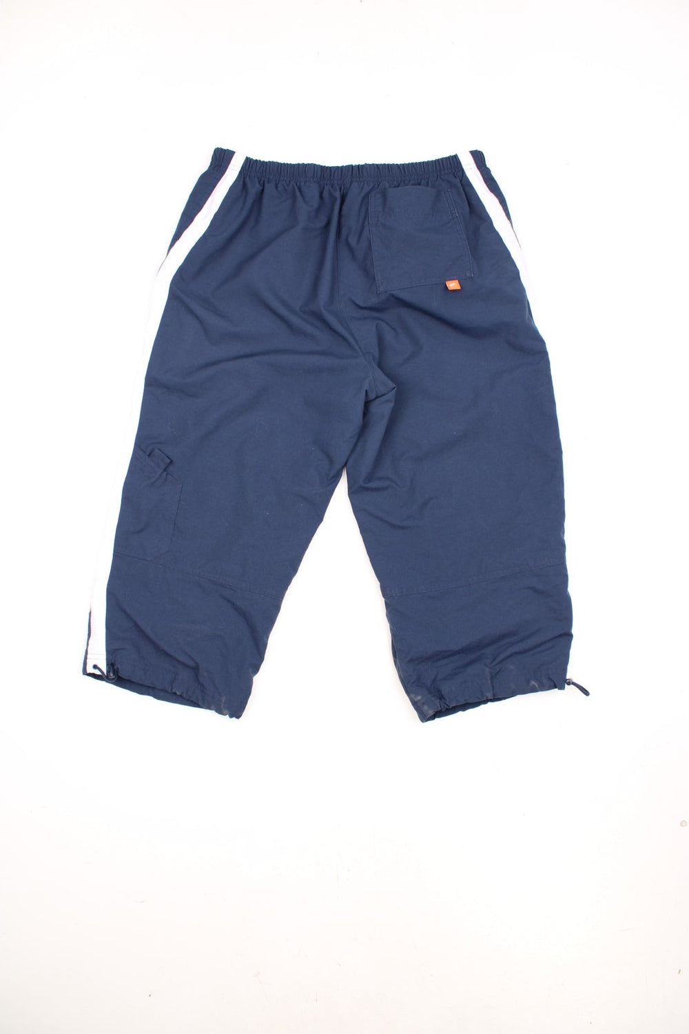 Y2K Nike Quarter Length Shorts in a navy and white colourway with stripes going down either side, has a elasticated waist, pockets and the swoosh logo embroidered on the front.