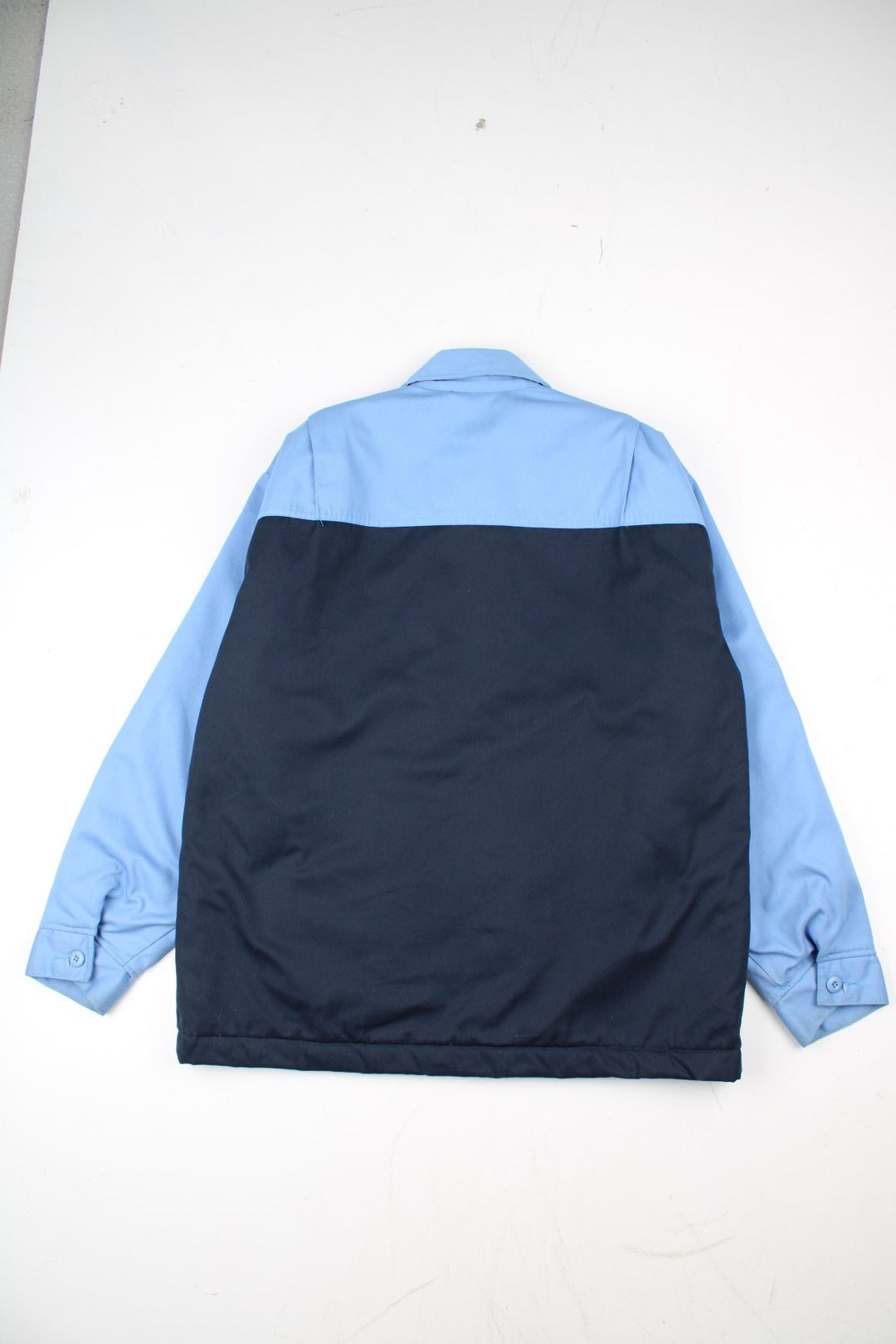 Dickies Eisenhower Jacket in a 2 tone blue colourway. Zips up and has side pockets, insulated with a quilted lining, and has the logo embroidered on the front.