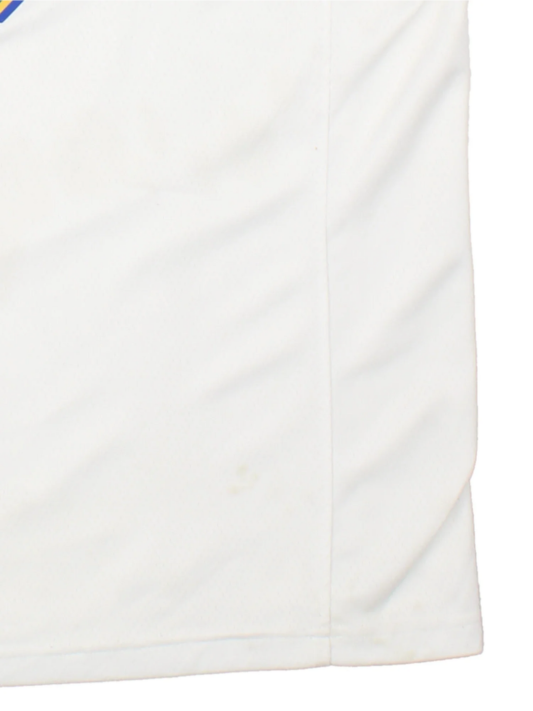 Golden State Warriors Nike NBA Jersey in the white colourway with blue trim, features logos and badge on the front and YOUNG #6 on the back.