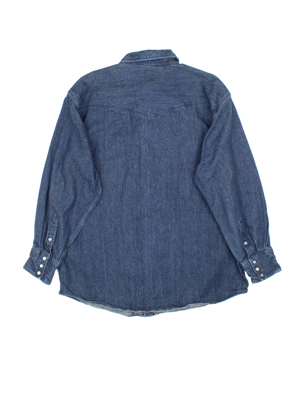 Carhartt Denim Shirt in a blue colourway. Button popper fastening, with front patch pockets, western detailing and embroidered tab logo.