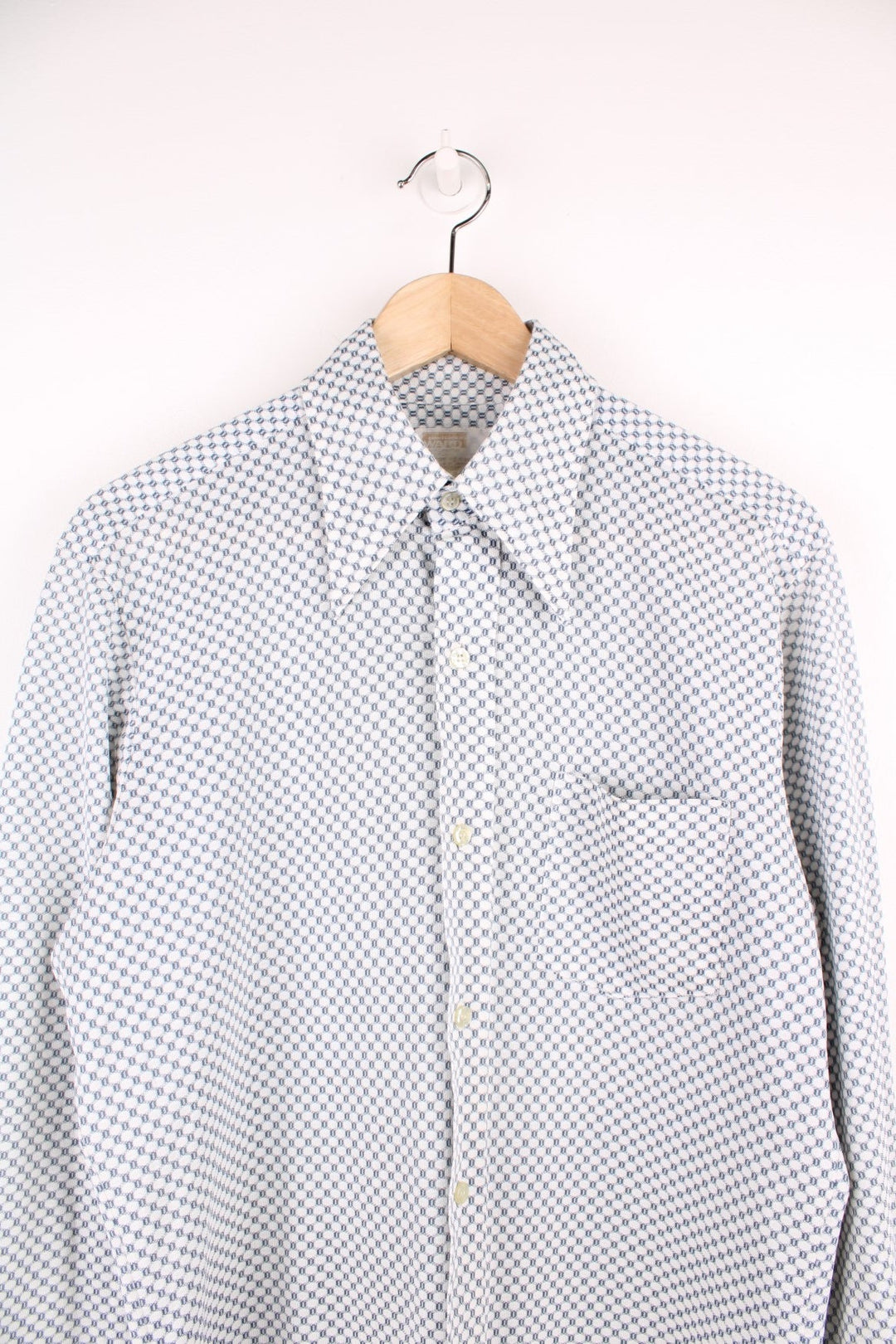 Vintage 70s Montgomery Ward patterned shirt in blue and white. Features chest pocket and a dagger collar.