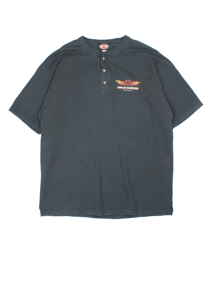 Vintage Harley-Davidson South Dakota T-Shirt in a black colourway with x3 button fastening and printed branding on front/back.