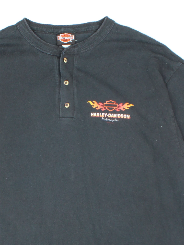 Vintage Harley-Davidson South Dakota T-Shirt in a black colourway with x3 button fastening and printed branding on front/back.