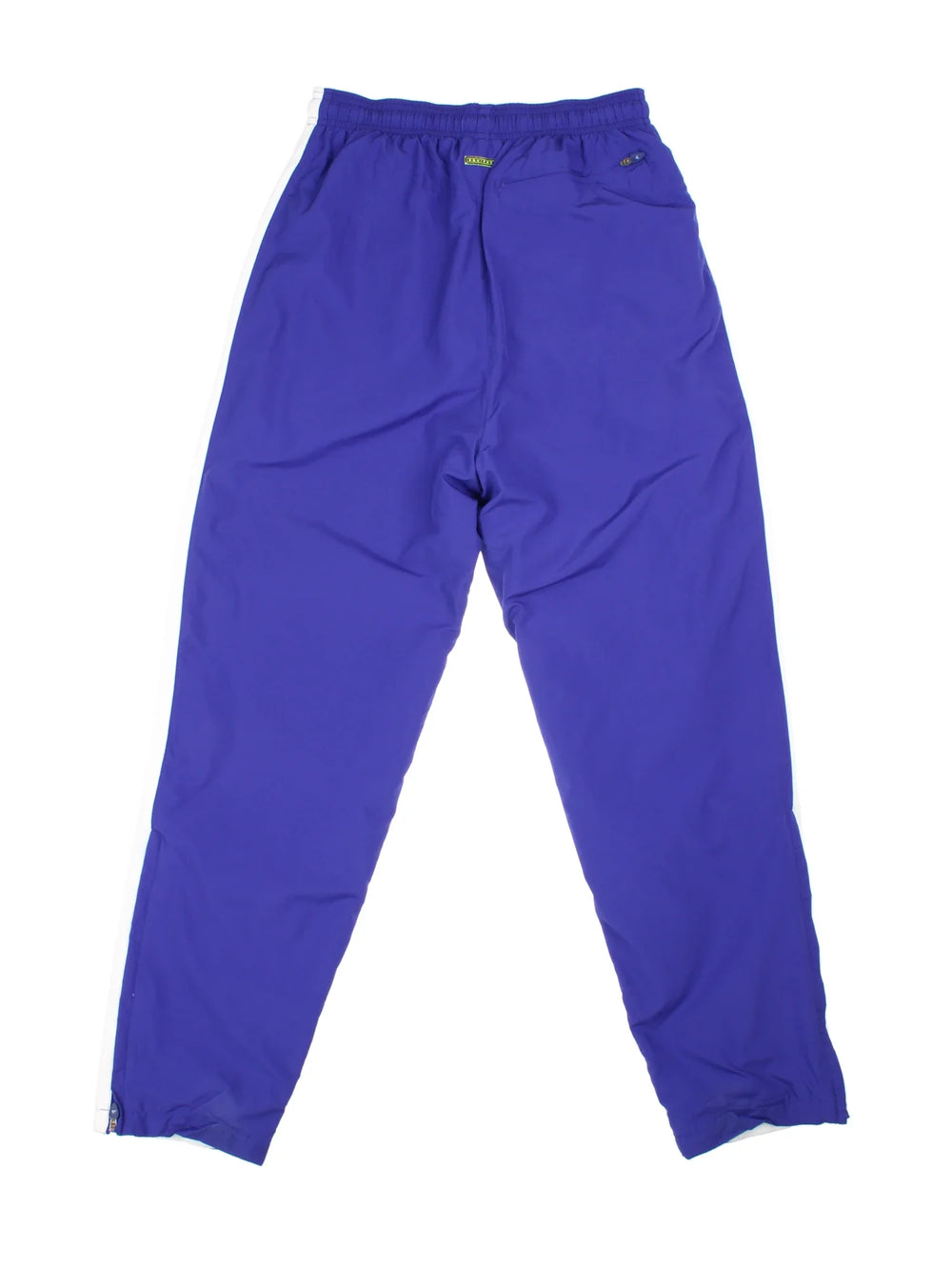 Adidas Tracksuit Bottoms in purple colourway. Side pockets, elasticated waist and the logo embroidered on the front/back.
