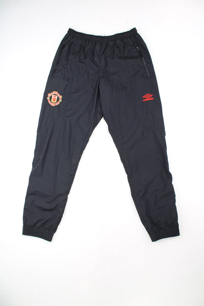Umbro Manchester United FC tracksuit bottoms with elasticated drawstring waist. Features embroidered logo and badge.