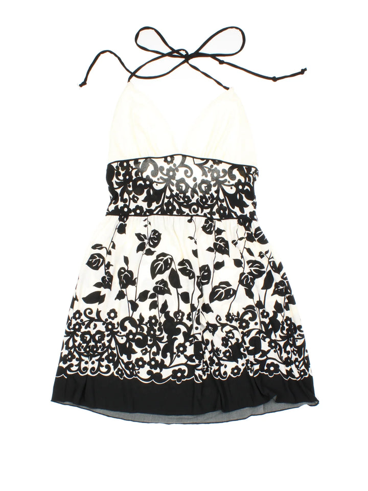 Y2K Vintage Halter Neck Top in a black/white colourway. V neckline, with frill detail and halter neck tie.