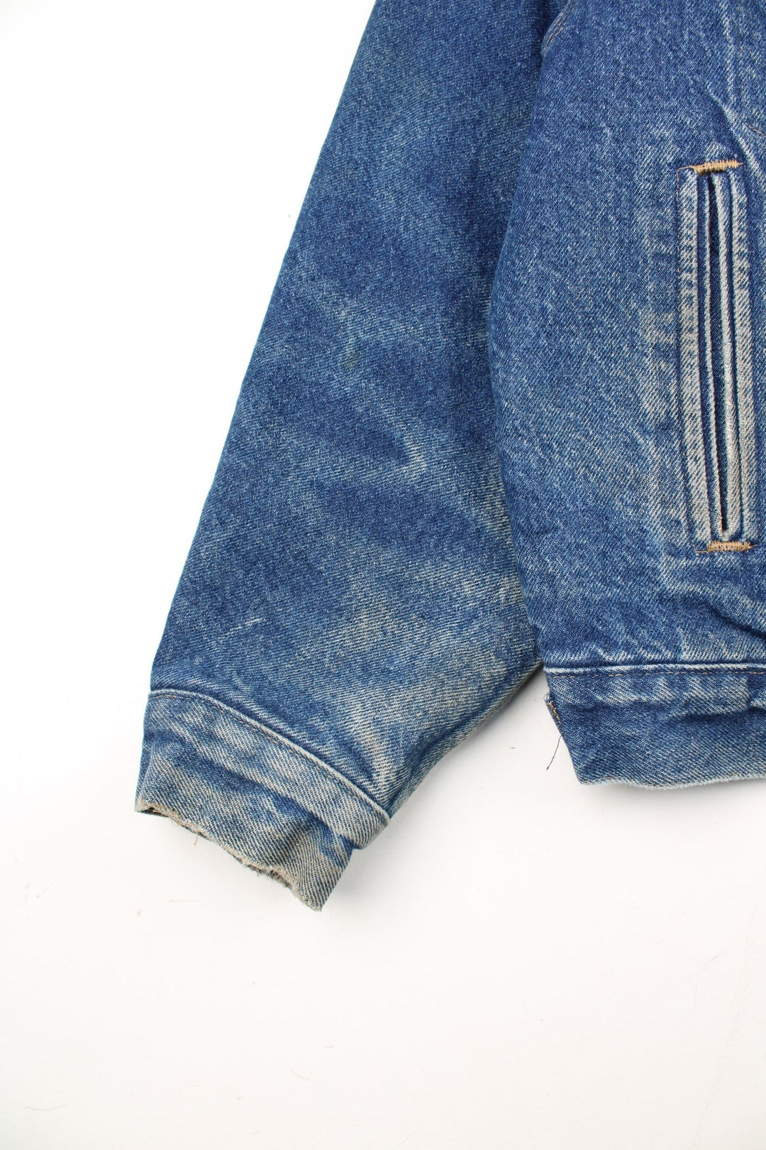 Vintage Carhartt Denim Jacket in a blue colourway with a brown corduroy collar. Buttons up and has multiple pockets, insulated with a blanket lining, and has the logo embroidered on the front.