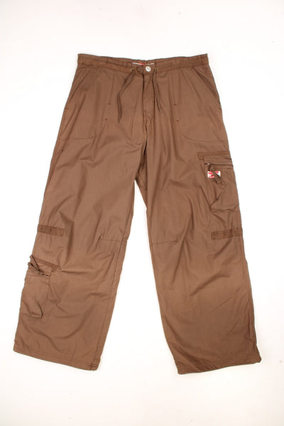 Vintage Roxy cargo style trousers with tie waist. Features embroidered logo on the pocket and toggle pulls on the bottom of each leg.