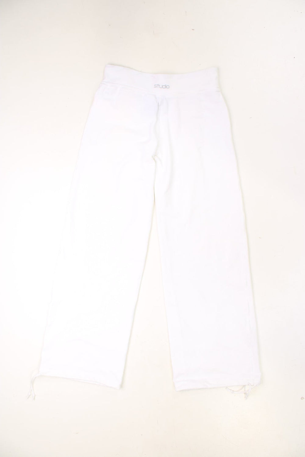 Nike yoga pants with embroidered logo and tie on each cuff, allowing them to be worn wide legged or cuffed.