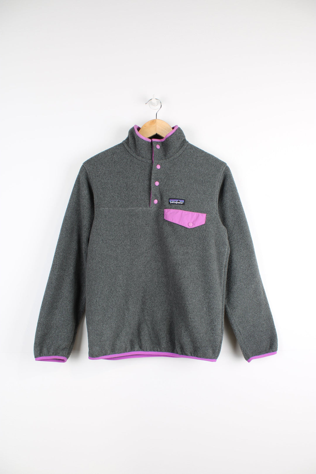Patagonia Synchilla fleece in grey features snap t closure and embroidered logo on the chest