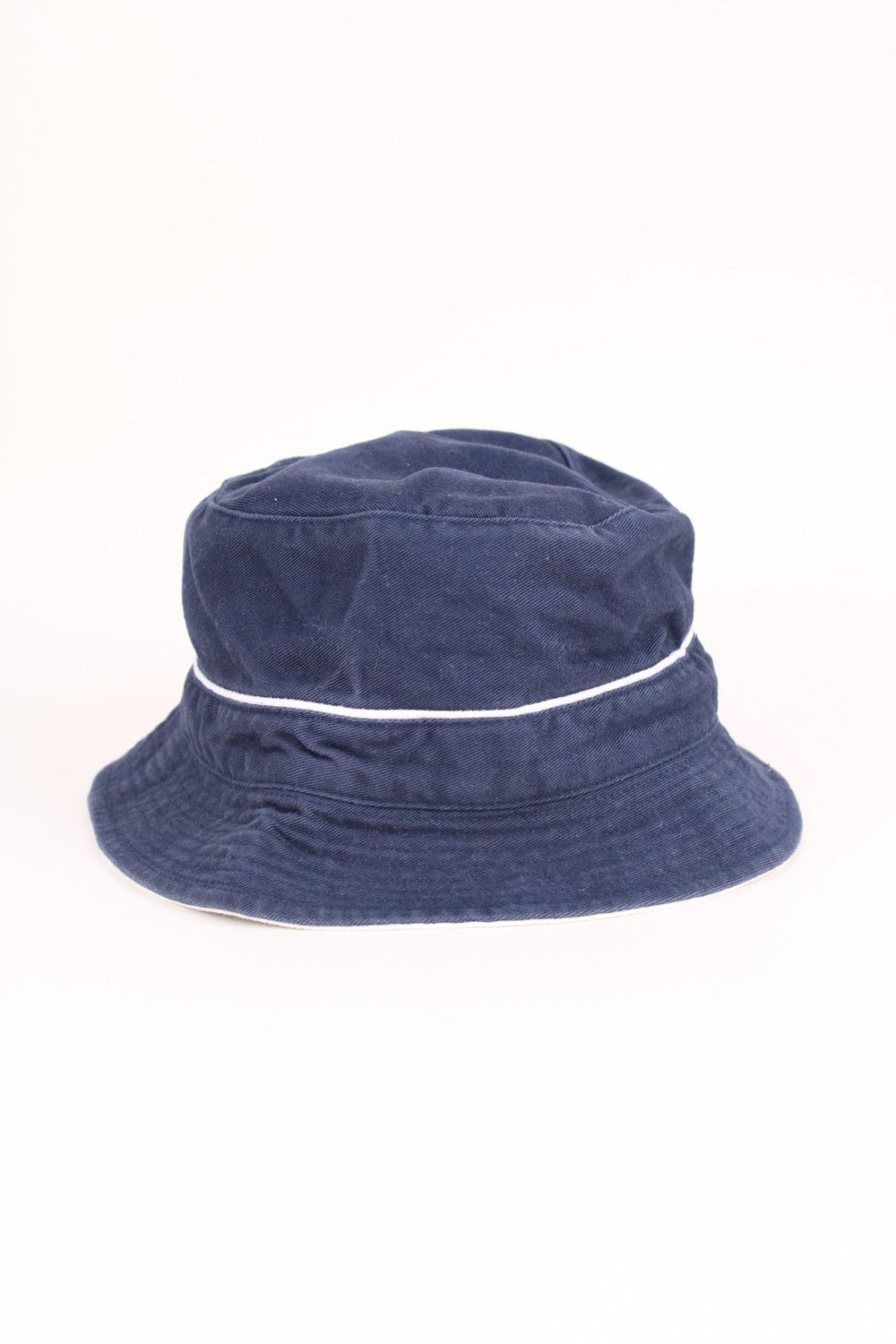 90'S Nike bucket hat in a blue colourway with contrast piping and embroidered branding.