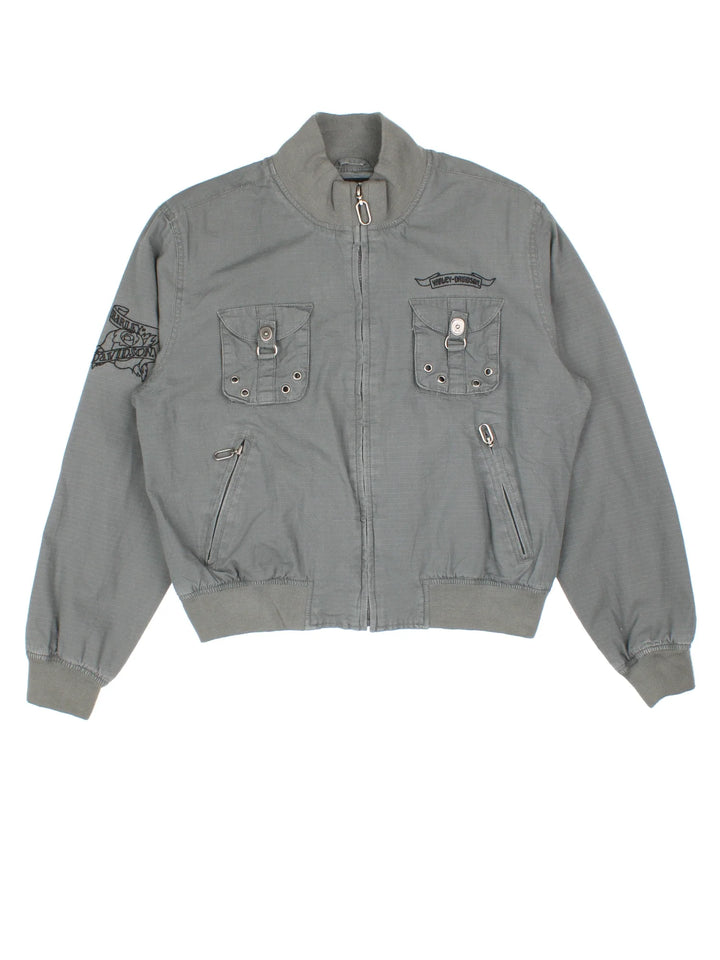 Harley-Davidson Bomber Jacket in a grey colourway. Zips up and has multiple pockets, and the logo embroidered on the front and right sleeve.