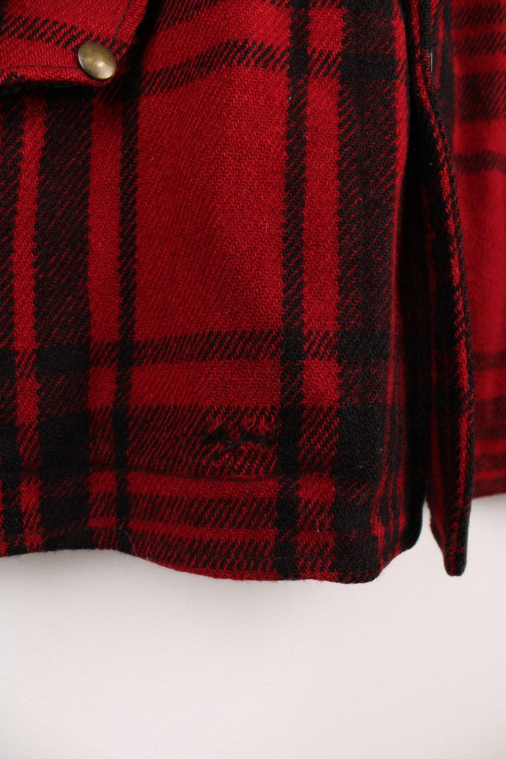 Vintage 1940's Soo Woolen Mills Buffalo Plaid Jacket in a red and black colourwar, button up with a big camp collar, and has multiple pockets. 