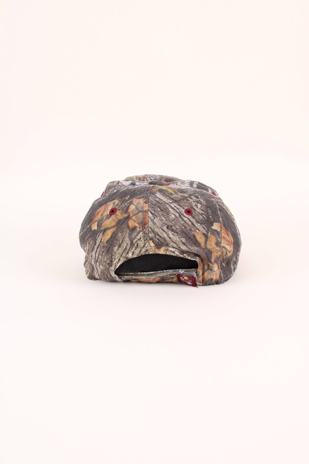 Vintage Arizona State Sun Devils Camo Cap in a green colourway with the logo embroidered on the front, and has adjustable velcro strap at the back.