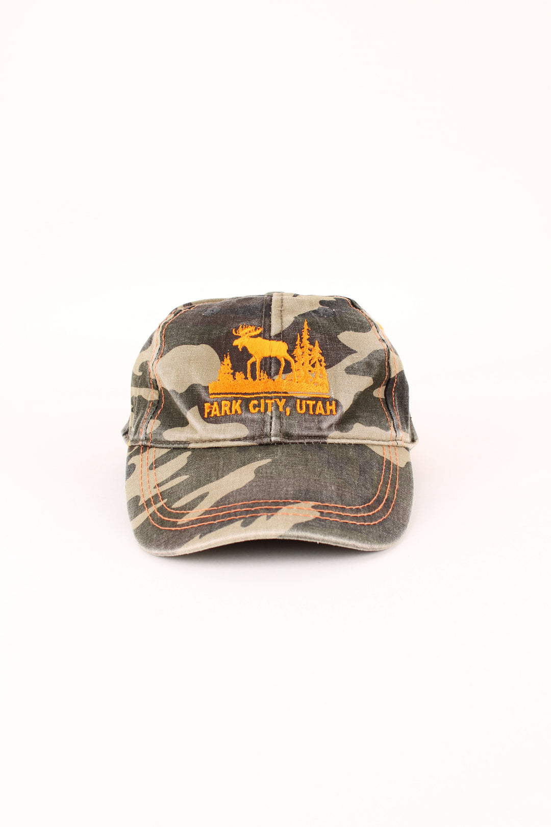 Vintage Park City Utah Camo Cap in a green colourway with the logo embroidered on the front, and has adjustable velcro strap at the back.
