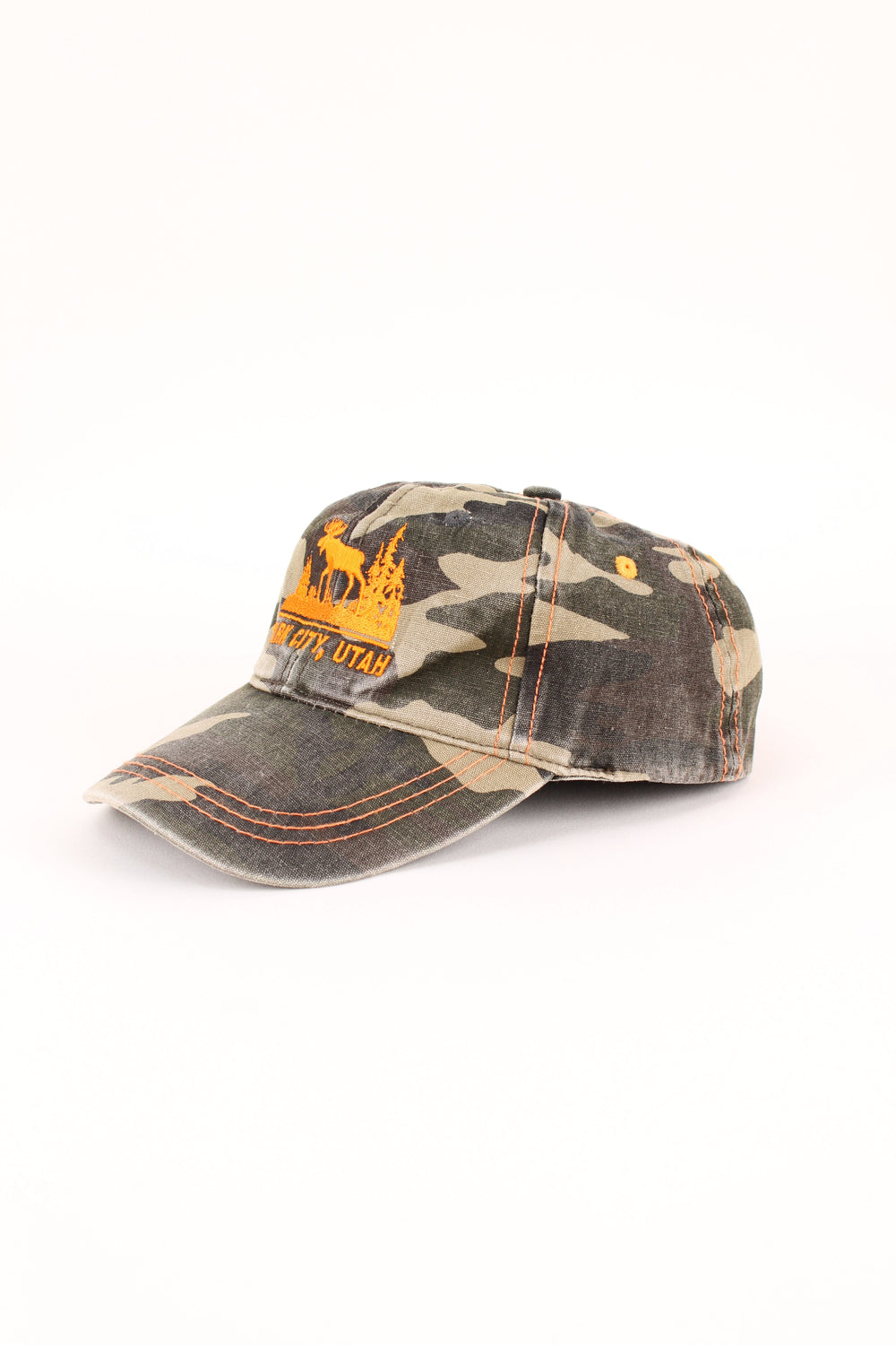 Vintage Park City Utah Camo Cap in a green colourway with the logo embroidered on the front, and has adjustable velcro strap at the back.