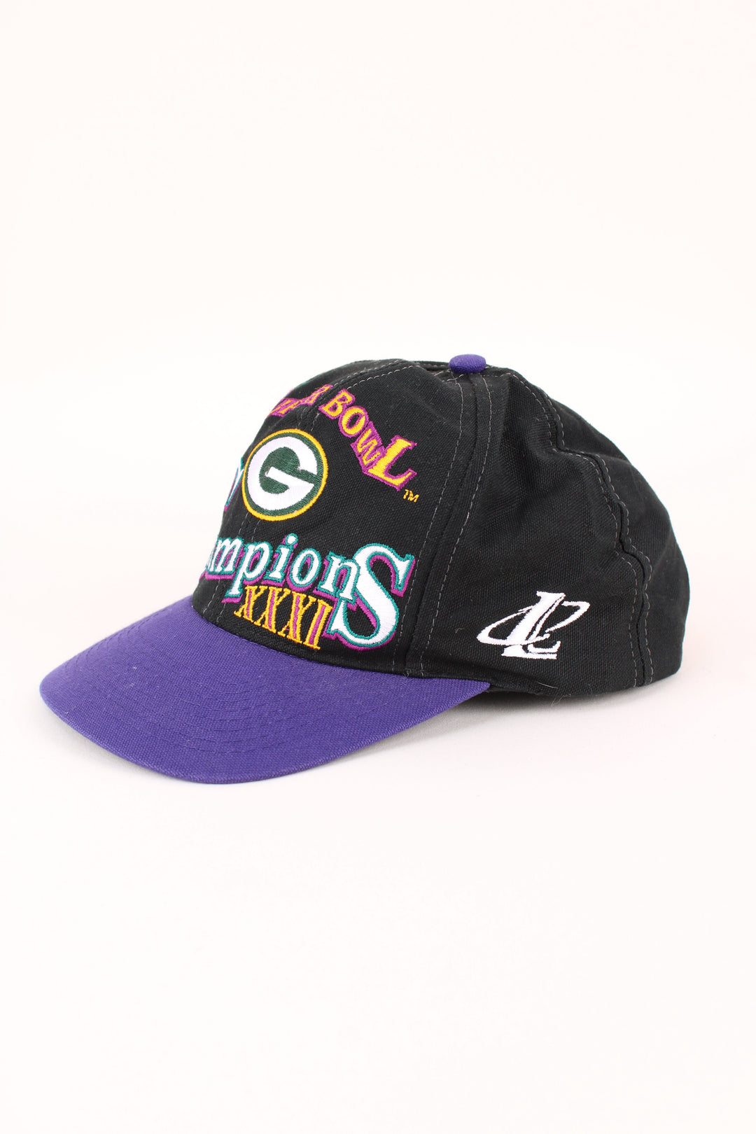 1997 Green Bay Packers NFL Super Bowl Champions Cap in a black and purple colourway with the logo embroidered on the front/back, and has adjustable snapback.